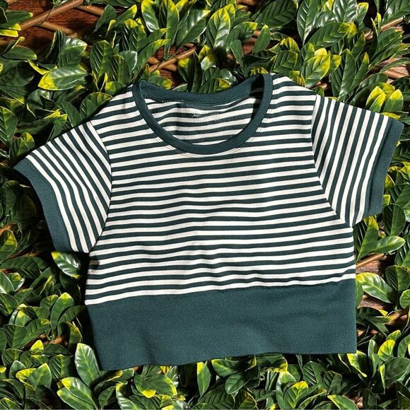 Aerie Offline Green White Striped Cropped Workout Top Size Small - Picture 1 of 7